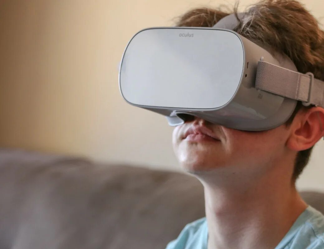 Виртуальный шлем для авиасимулятора. Симулятор очков. Симулятор очков. Очки виртуальной реальности. Торт виртуальные очки.