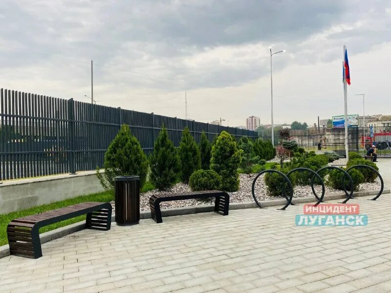 Памятник ленина на площади луганска. Красивые виды луганска. Луганск ночной город. Луганск точное. Ровеньки луганская область.