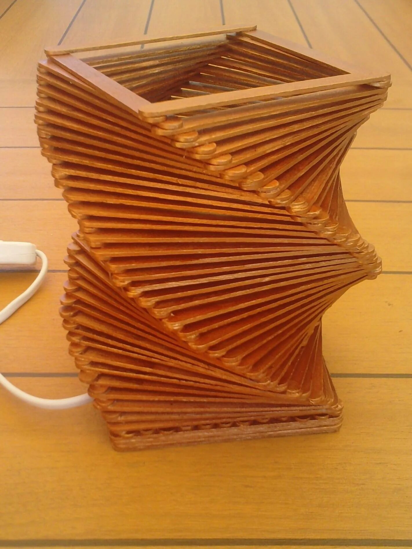 Подставка из китайских палочек. Поделки из палочек для суши. Декор из деревянных палочек. Поделки изполачек для суши. Поделки из шпажек.