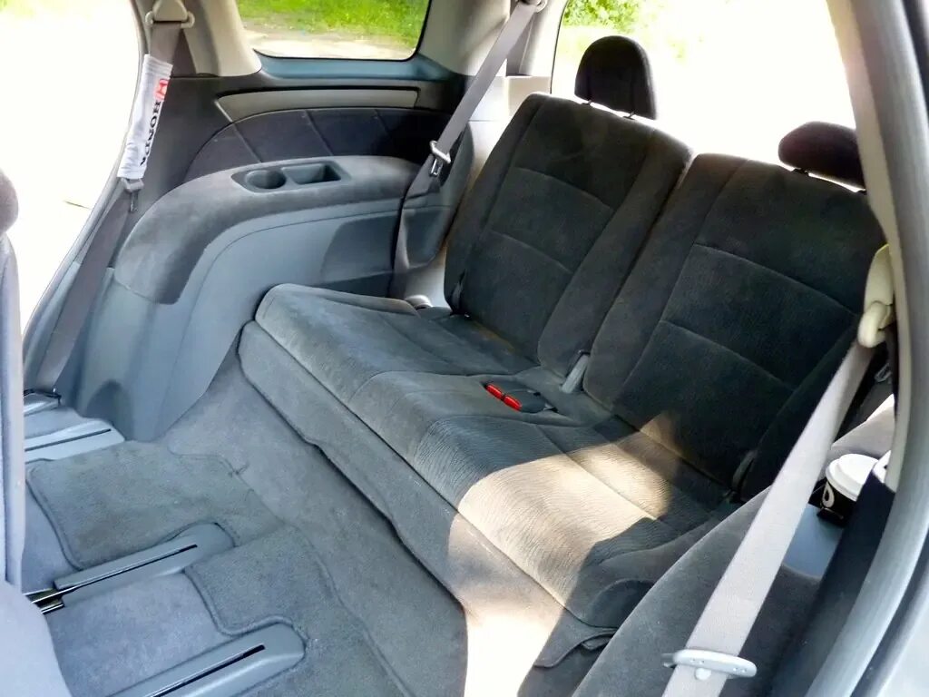 Сиденья honda odyssey. Сиденье от хонда одиссей. Honda odyssey задний ряд 1998. Honda odyssey 2011. Сиденья honda odyssey.