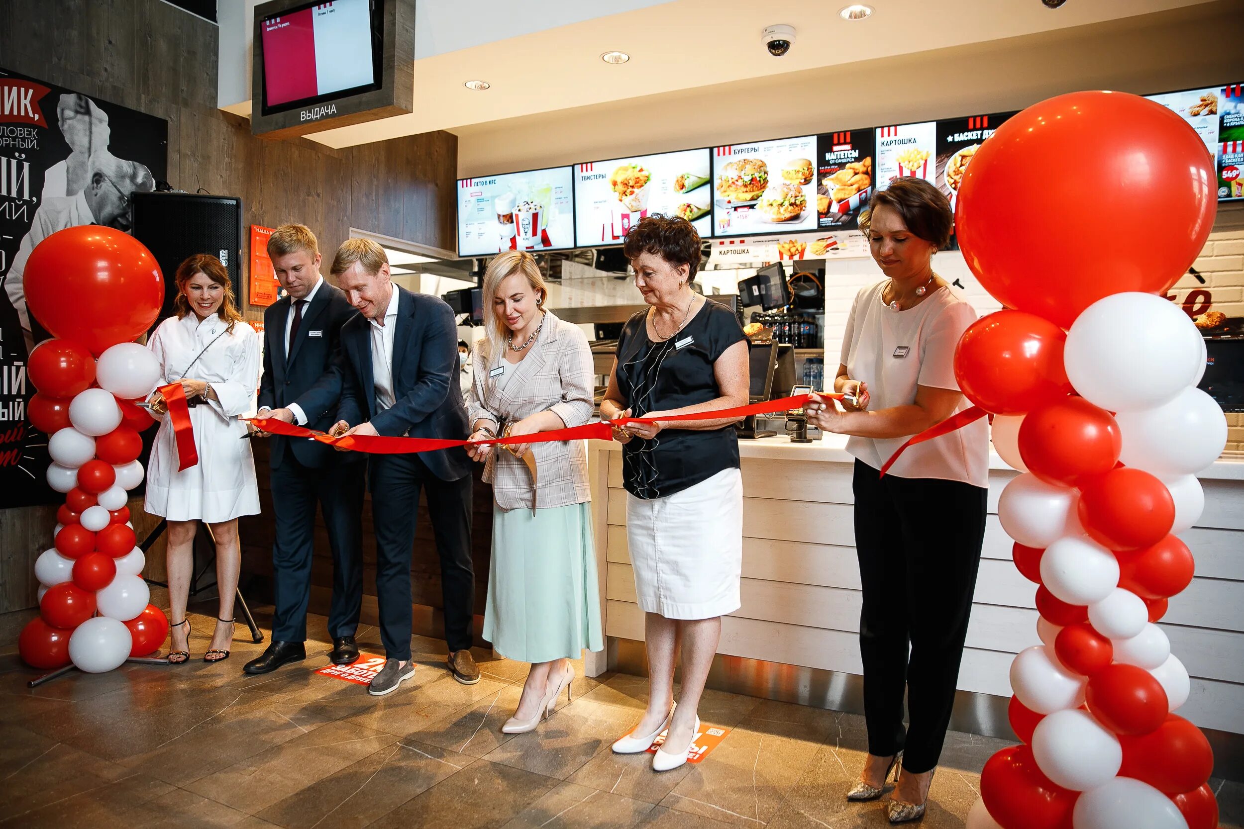 Кроссовки фаины семеновны ялта kfc. Татьяна Шаманская КФС. Шаманская Татьяна Владимировна КФС. КФС Владивосток 2022. KFC Крыгина 12 Владивосток.
