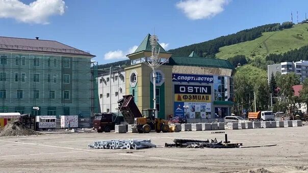 Горно алтайск гардинка. Горно-Алтайск Центральная площадь. Гостиница горный Алтай в Горно-Алтайске на площади. Горно-Алтайск площадь Ленина 1948. Гардинка Горно Алтайск.