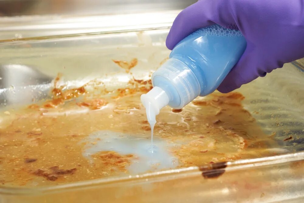 Очистка сковороды от нагара. Средство для жира на кухне. Нагар на противне. Духовка внутри. Удалить старый жир.