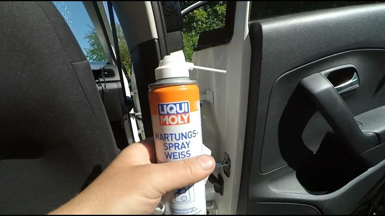 Чем смазать двери автомобиля от скрипа. Liqui Moly Wartungs-Spray Weiss. Белая смазка для петель дверей автомобиля drive2. Смазка Liqui Moly Wartungs Spray Weiss. Смазка для петель дверей BMW е60.