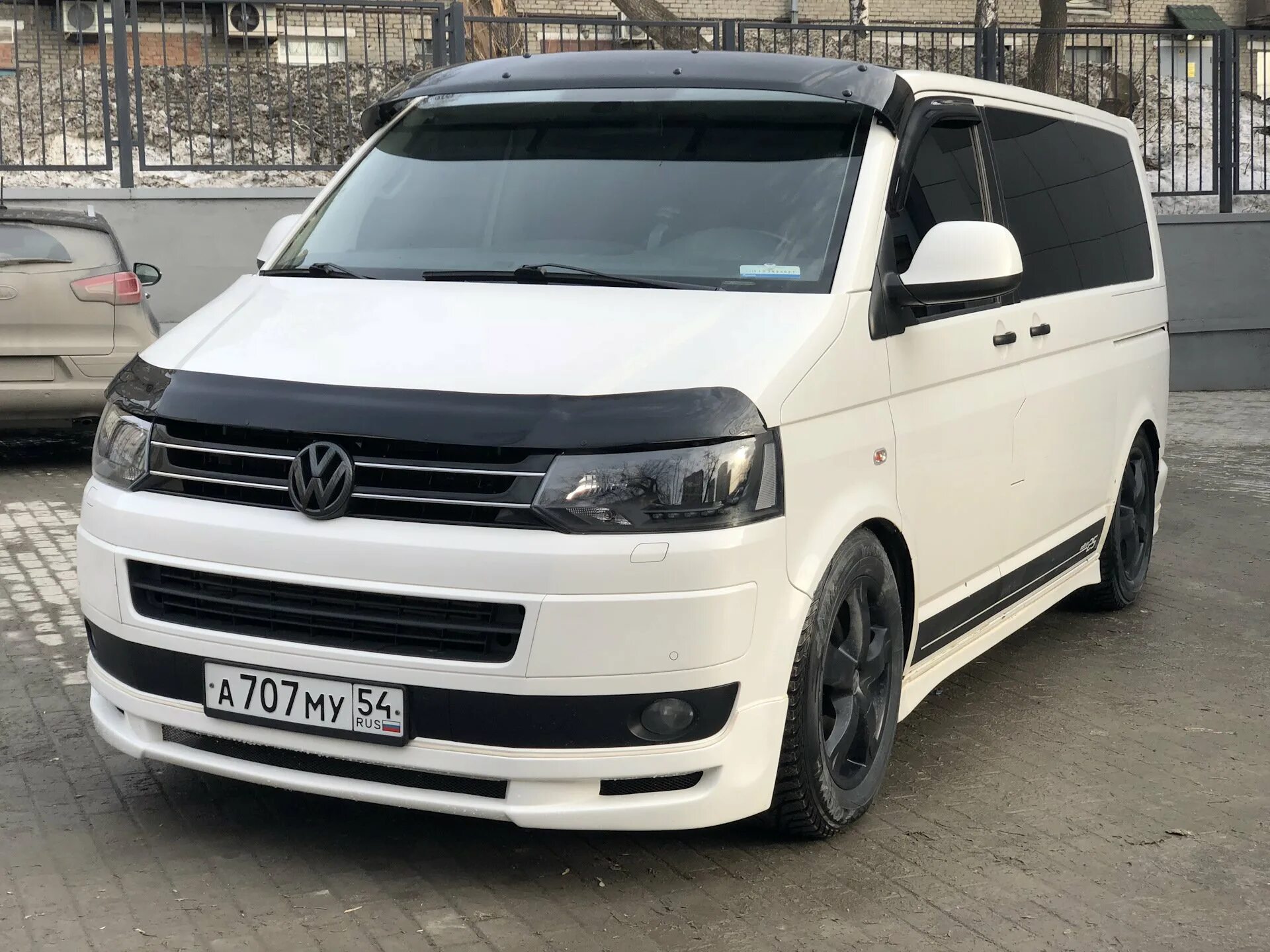 Фольксваген т5 2005. Фольксваген Мультивен т5. Volkswagen Multivan t5 tuned. VW t5 Tuning. Фольксваген т5 черный.