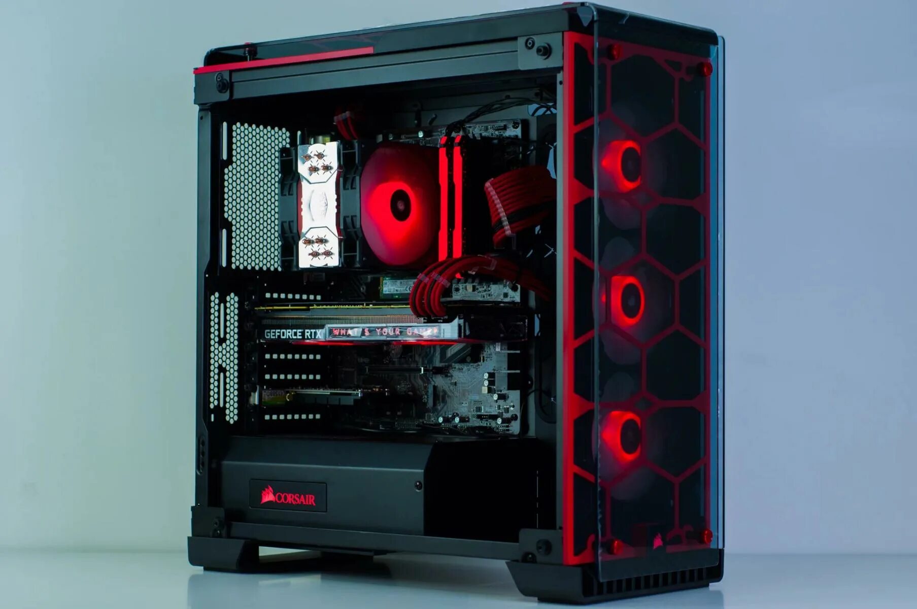 Лучший корпус для игрового пк 2025. Корпус corsair красная подсветка. игровой пк. сборка игрового компьютера. игровой корпус.