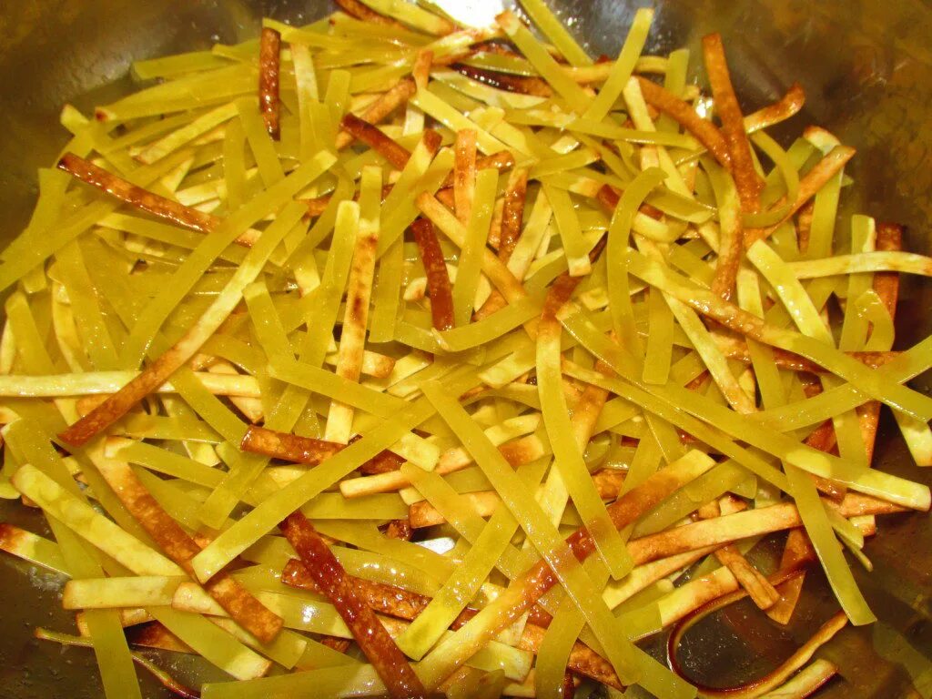 Лапша жареная на сковороде. Лапша жареная на сковороде. Лапша жареная на сковороде. Лапша жареная на сковороде. Жареная вермишель на сковороде.