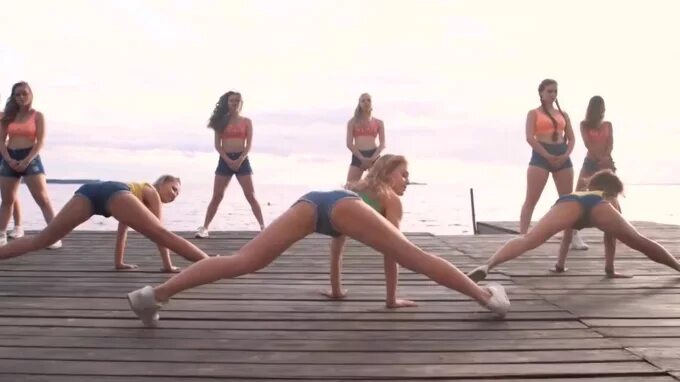 Сара миллс тверк. Катя шошина лет. Твёрк катя шошина. Ягодицы тверк. Видео где девушки трясут.