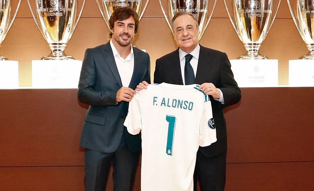 Владелец реал мадрид. Анчелотти реал мадрид 2021. Реал мадрид капитан команды. Эден азар на презентации в реал мадриде. Владелец реал мадрид.