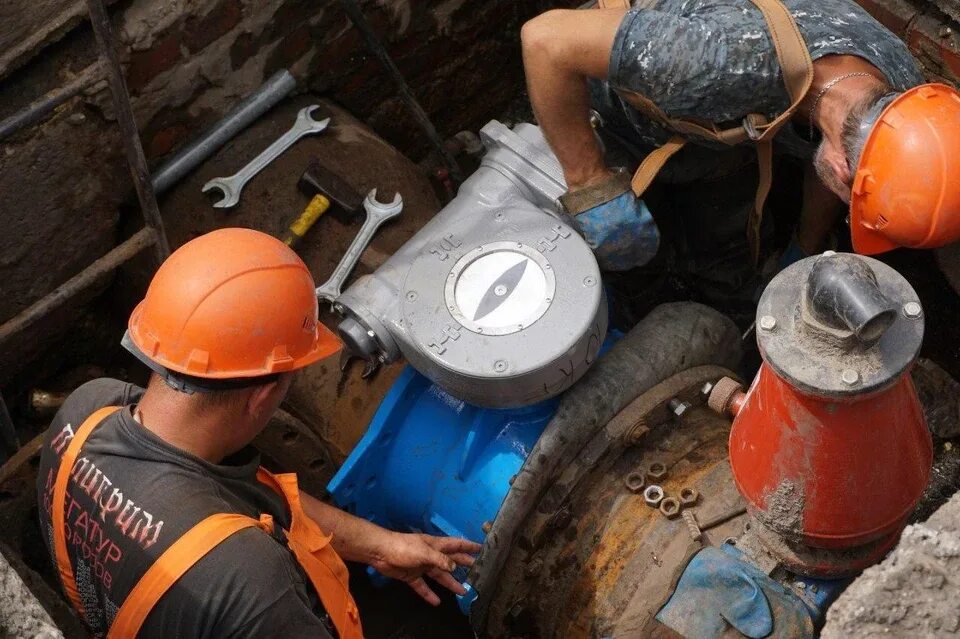 Концессии водоснабжения волгоград. Концессии водоснабжения отключения. Мусороотаод на водопроводе. Концессии водоснабжения отключения. Вантузная задвижка на нефтепроводе.
