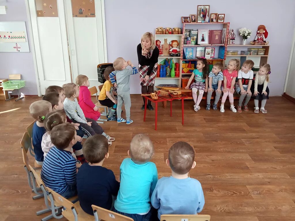 Логоритмика в детском саду. Музыкальное занятие 2 3 лет. Музыкальные занятия в детском саду. Музыкальное занятие 2 3 лет. Дети на музыкальном занятии.