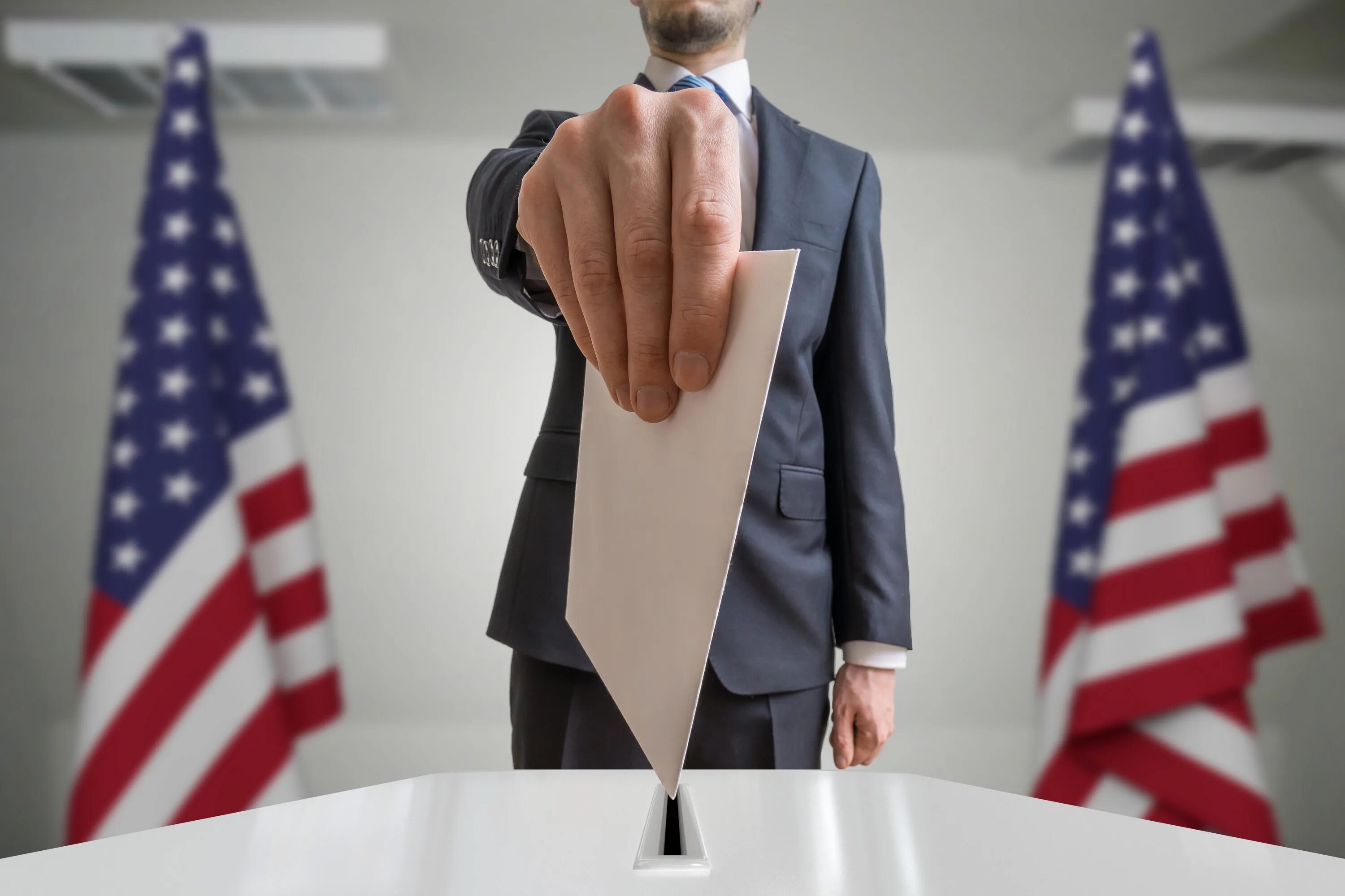 In france they hold elections. Новая партия в США. Стоковые картинки выборы. Человек с конвертом в руках. USA vote.
