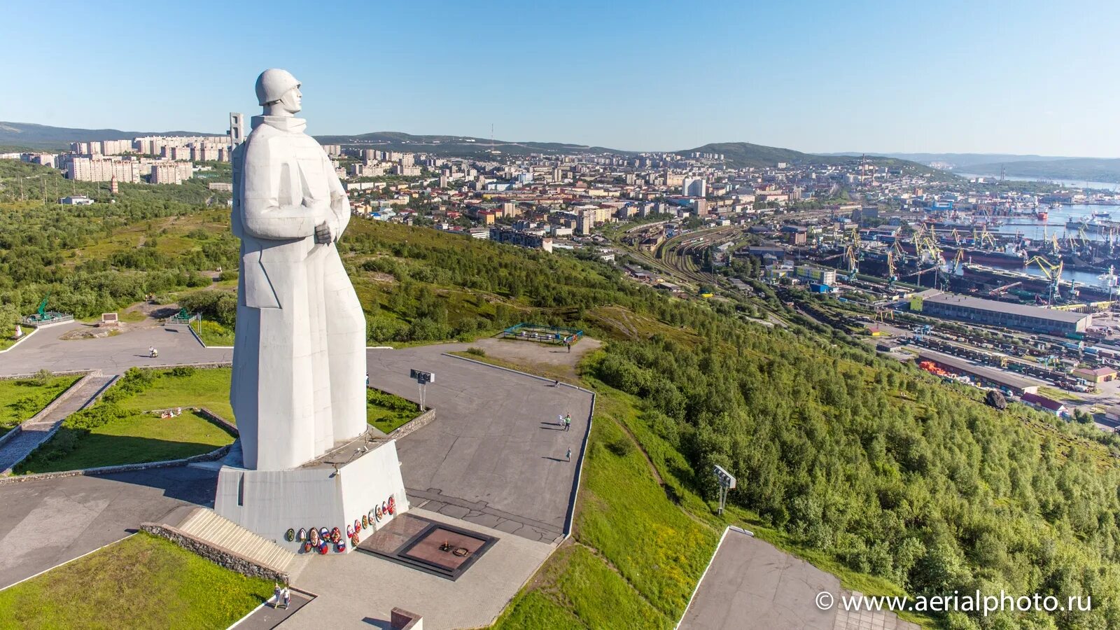 Алеша город мурманск. Памятник алеше мурманск зима. Алеша город мурманск. Памятник алеше в мурманске. Памятник алеше в мурманске.