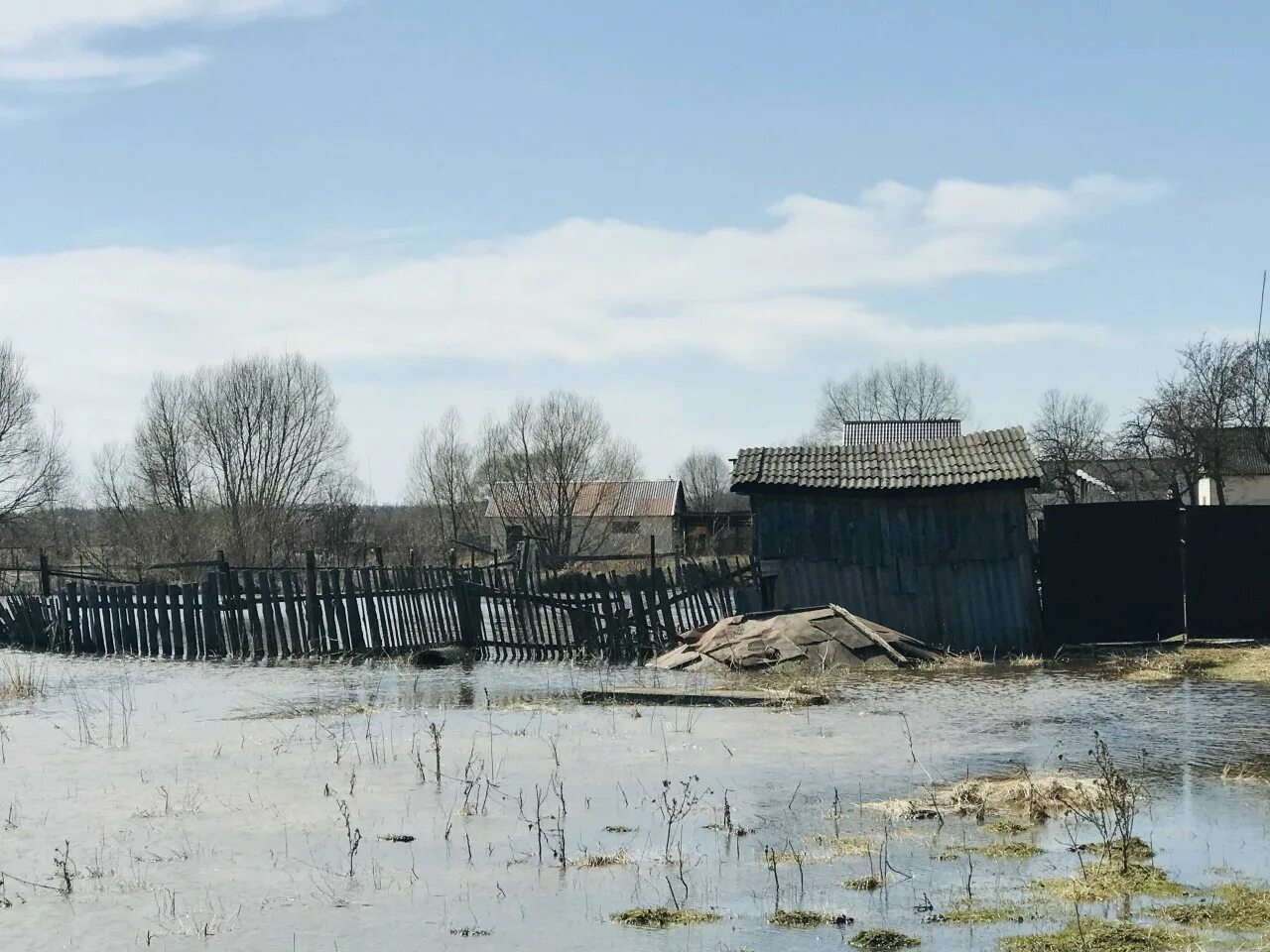 Уровень воды в жиздре козельск сегодня. Разлив Жиздра Козельск 2023г. Разлив реки Жиздра в Козельске. Разлив в Козельске 2023. Уровень воды в Жиздре.