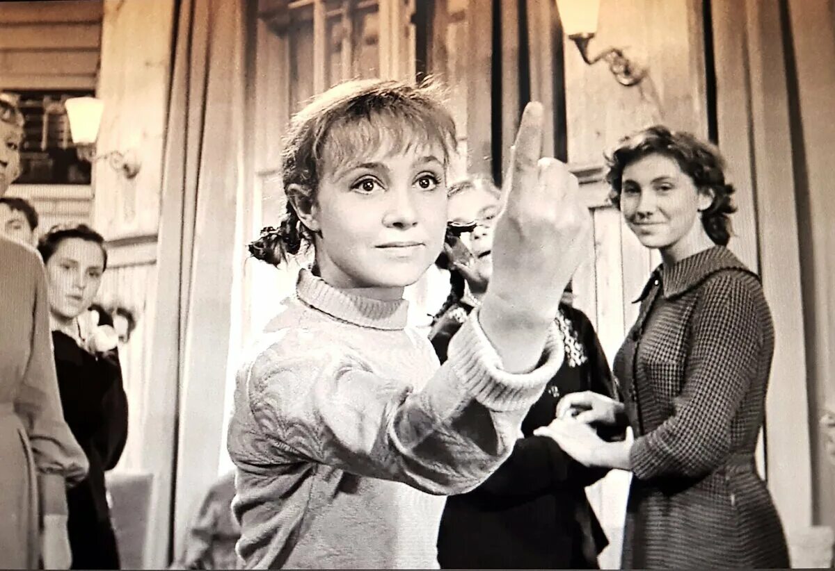 Люсьена овчинникова девчата. Надежда румянцева 2008. Надежда румянцева бензоколонки. Надежда румянцева в фильме королева бензоколонки. День памяти надежды румянцевой.