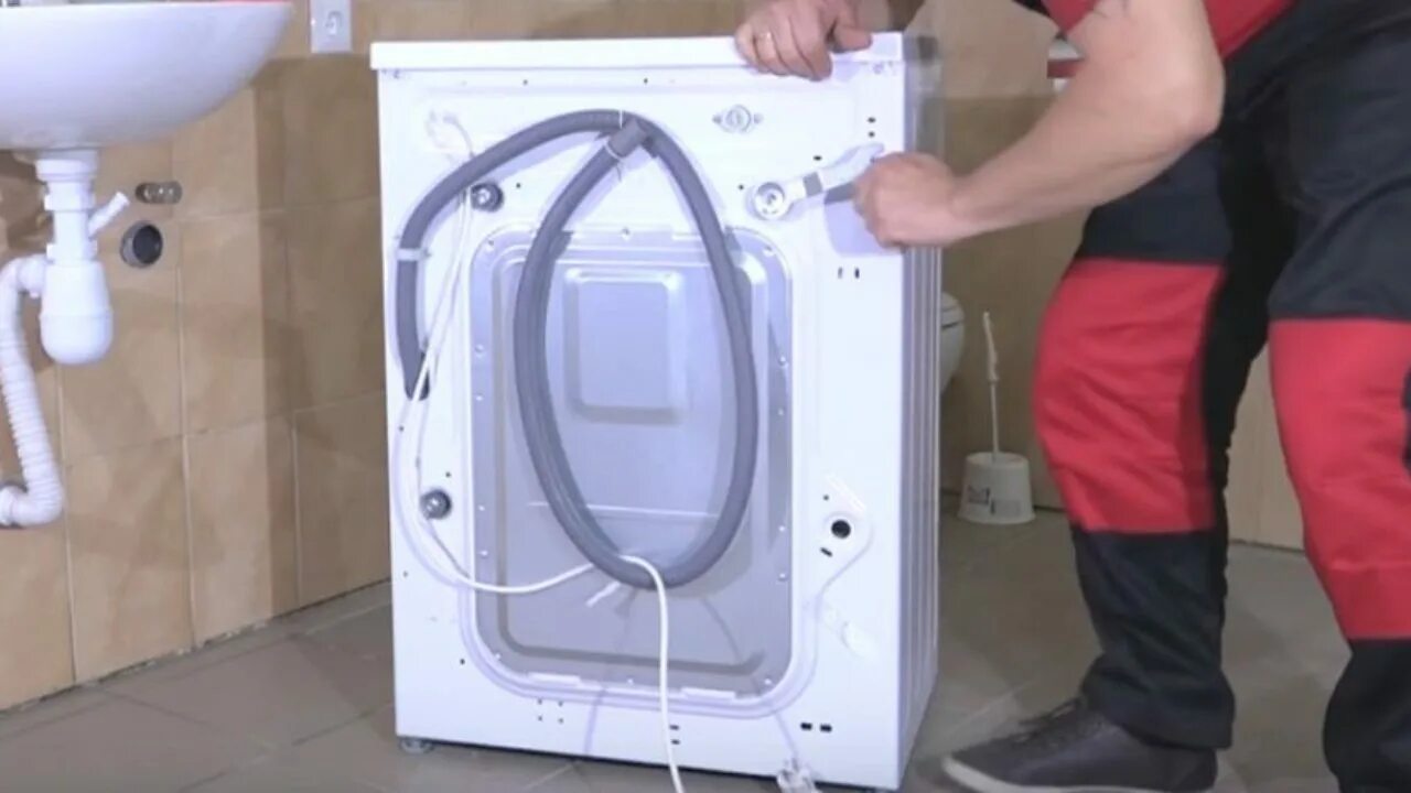 Монтаж стиральной машины. Подключение стиральной машины. Подсоединяем стиральную машинку. Подключить стиральную машину к водопроводу.
