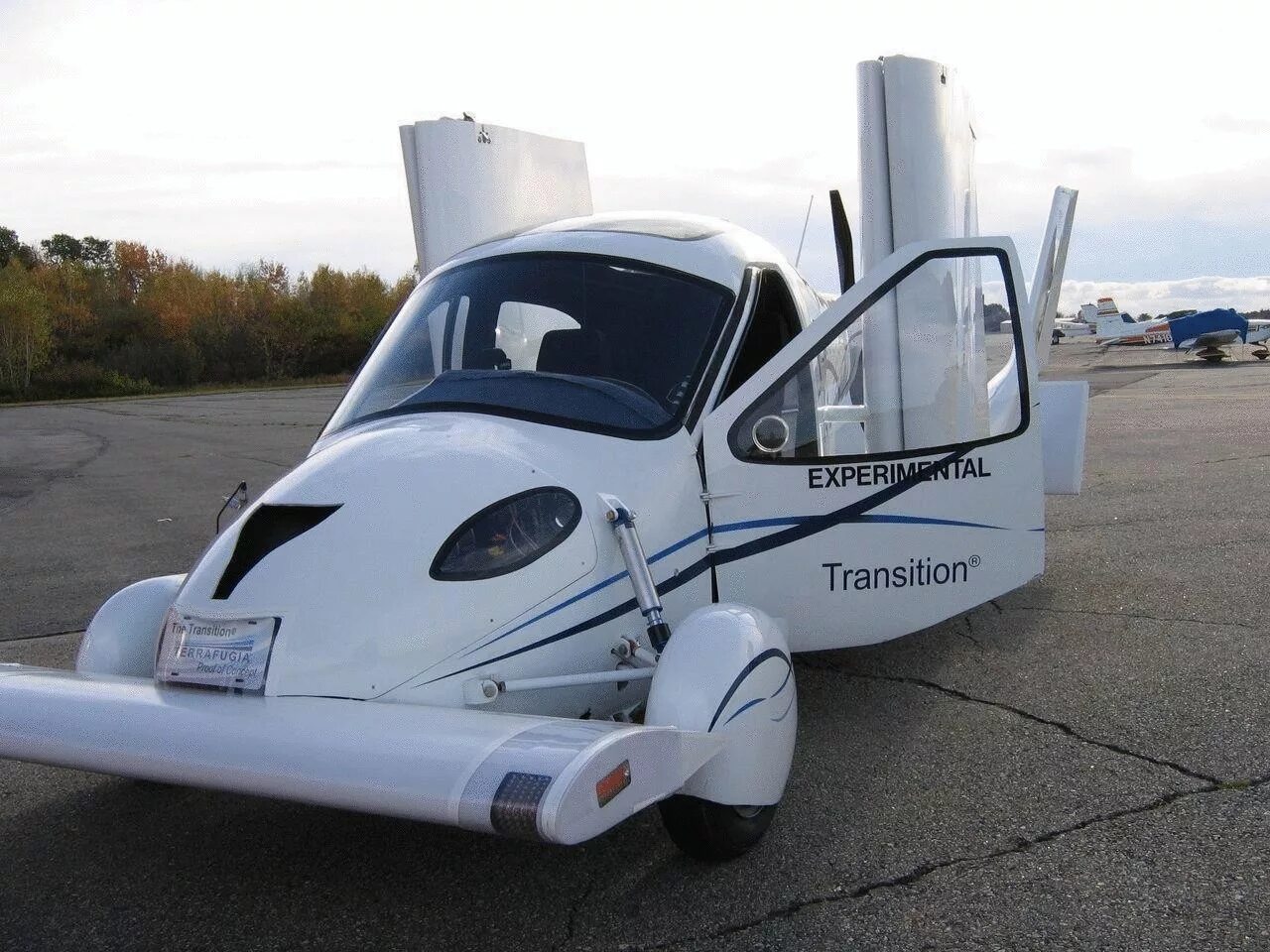 Первая машина самолет. Летающие машины Terrafugia Transition. Terrafugia Transition Flying car. Террафуджия транзишн. Transition» компании Terrafugia – 2006 г.