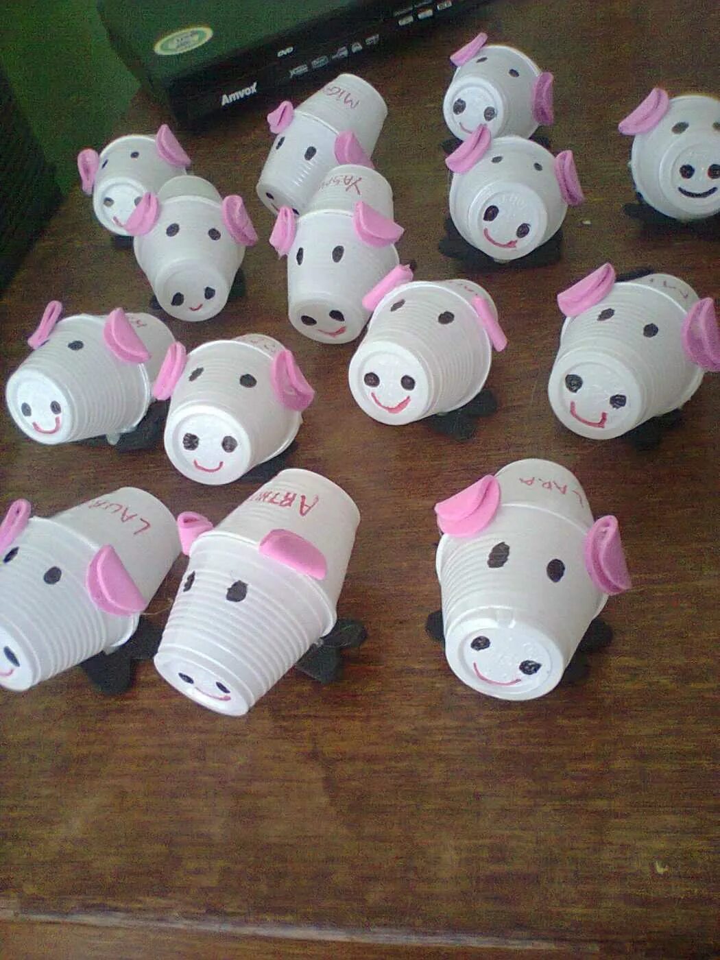 поделка свинья из бумаги. объемная свинья. поделка свинья из бумаги. поросенок из стаканчика. поделки из бумажных тарелок.