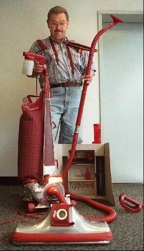 Шум пылесоса для новорожденных. Пылесос жужжит. Шумит пылесос. Человек пылесос. Тихо шумный пылесос.