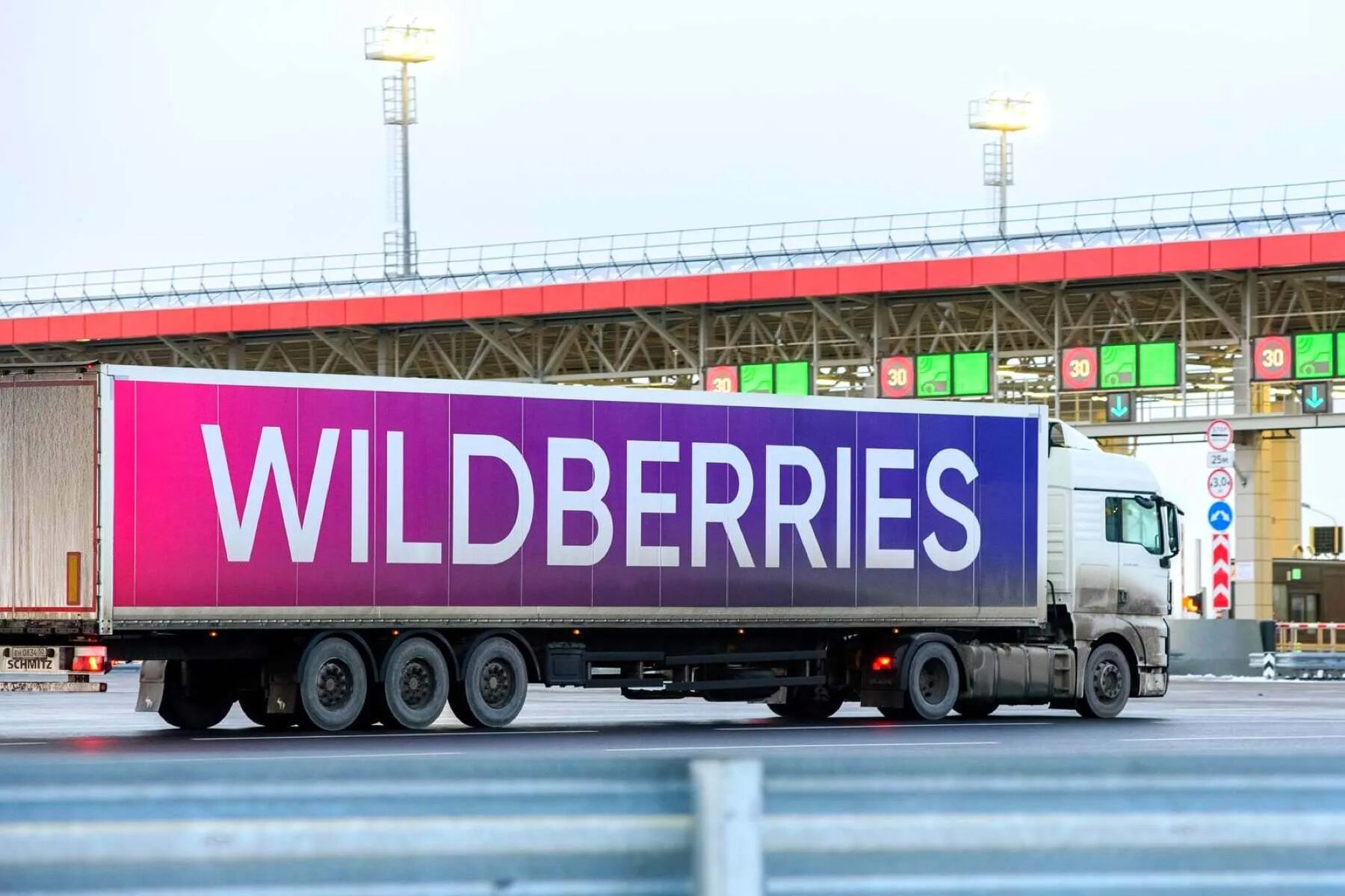 Https suppliers wildberries. Wildberries грузовик. Фура вайлдберриз. Склад вайлдберриз машина. Склад Wildberries.