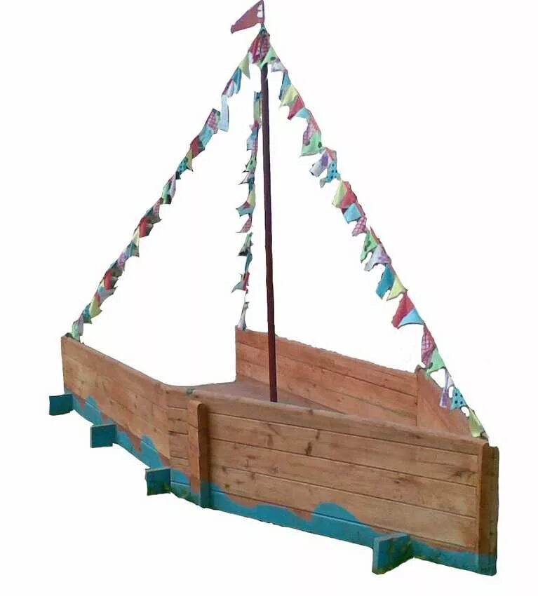 Корабль на даче. Кораблик деревянный в детском саду. Кораблик из дерева на площадку. Корабль из дерева для детского сада. Корабль в саду своими руками.