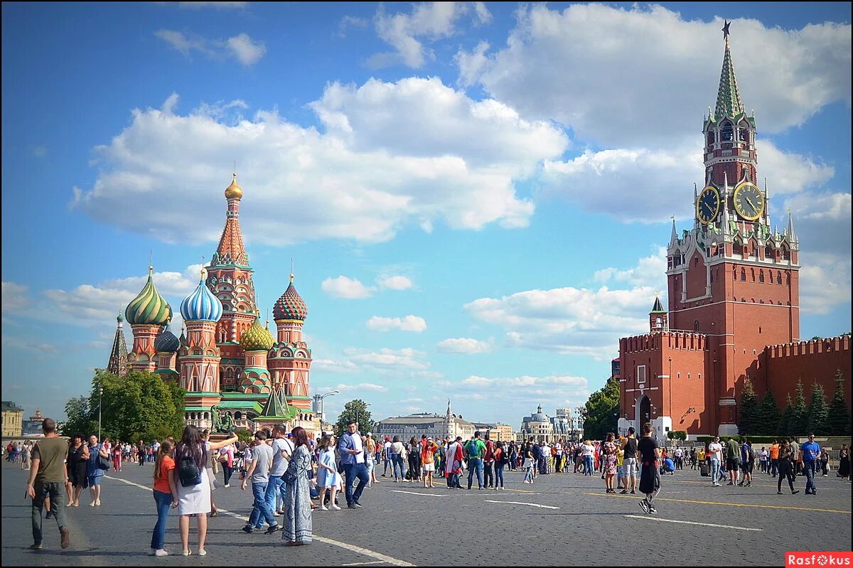 Вм летом в москве. Красная площадь в цветах. Александровский сад москва летом. Москва московское лето. Никольская москва.