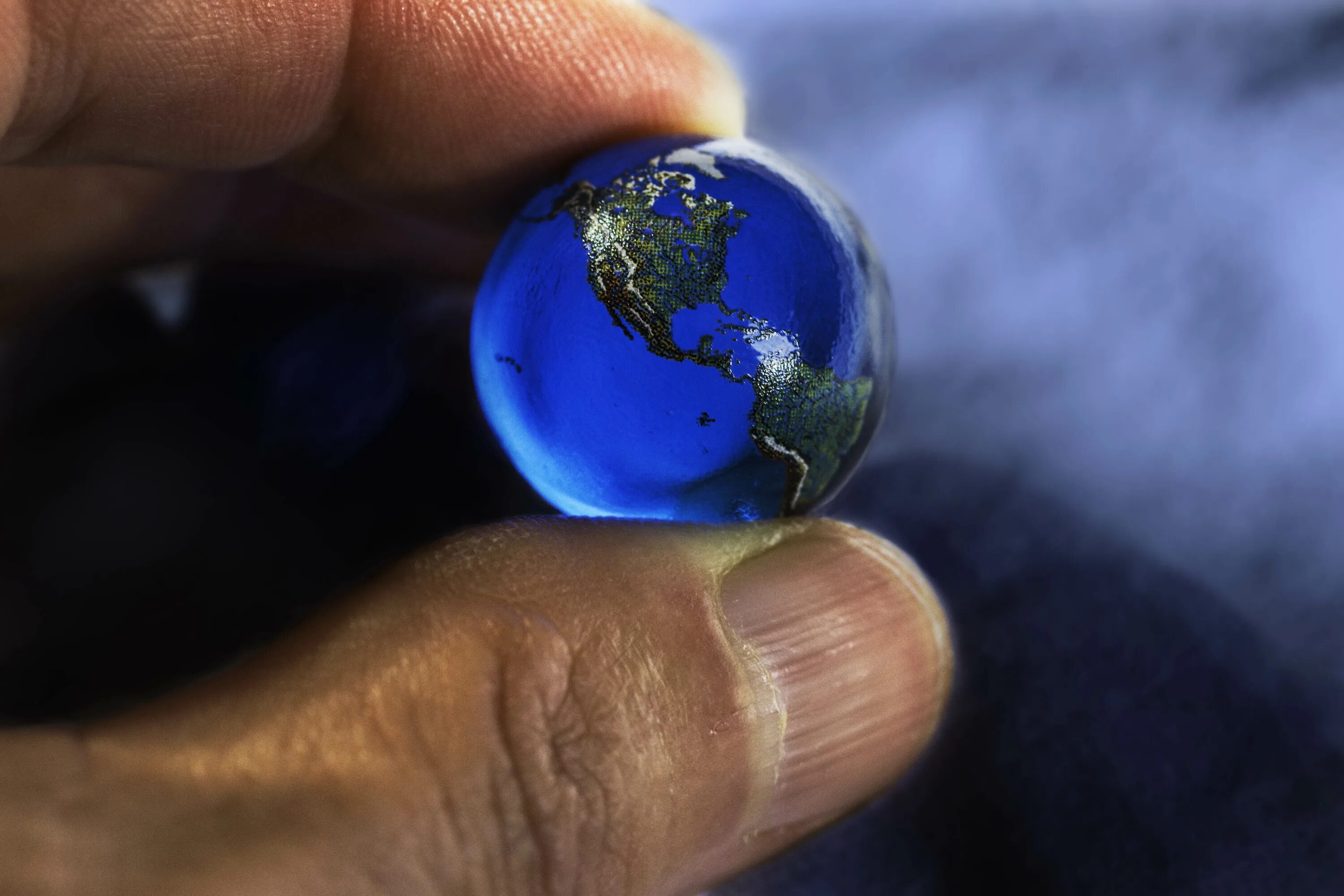 Красота нашей земли хрупка и уязвима разбор. Удивительный мир природы. Земной шар в руках. Красота нашей земли хрупка и уязвима разбор. Красота нашей земли хрупка и уязвима.