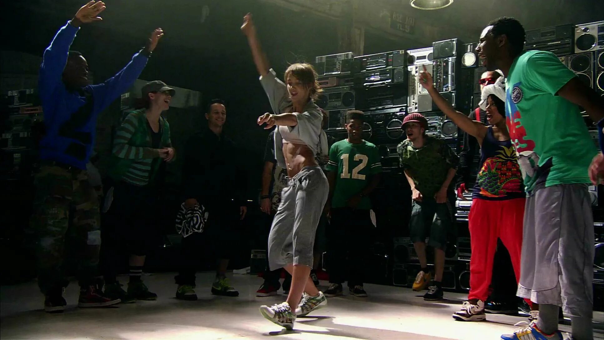 встреча мужчины и женщины. шаг вперед 3d фильм шарни винсон. шарни винсон в фильме шаг вперед.