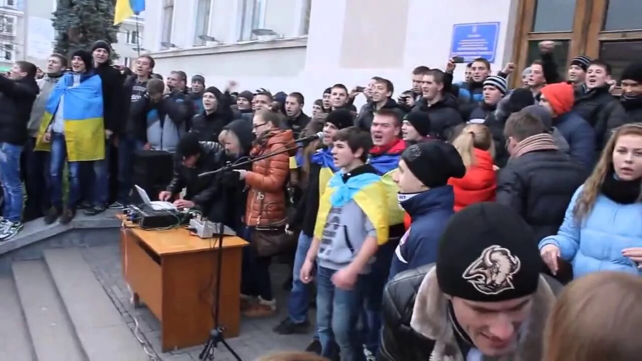 Москаляку на гиляку видео. Украинский хохол. Гиляку. Майдан на украине москаляку на гиляку. Москаляку на гиляку.