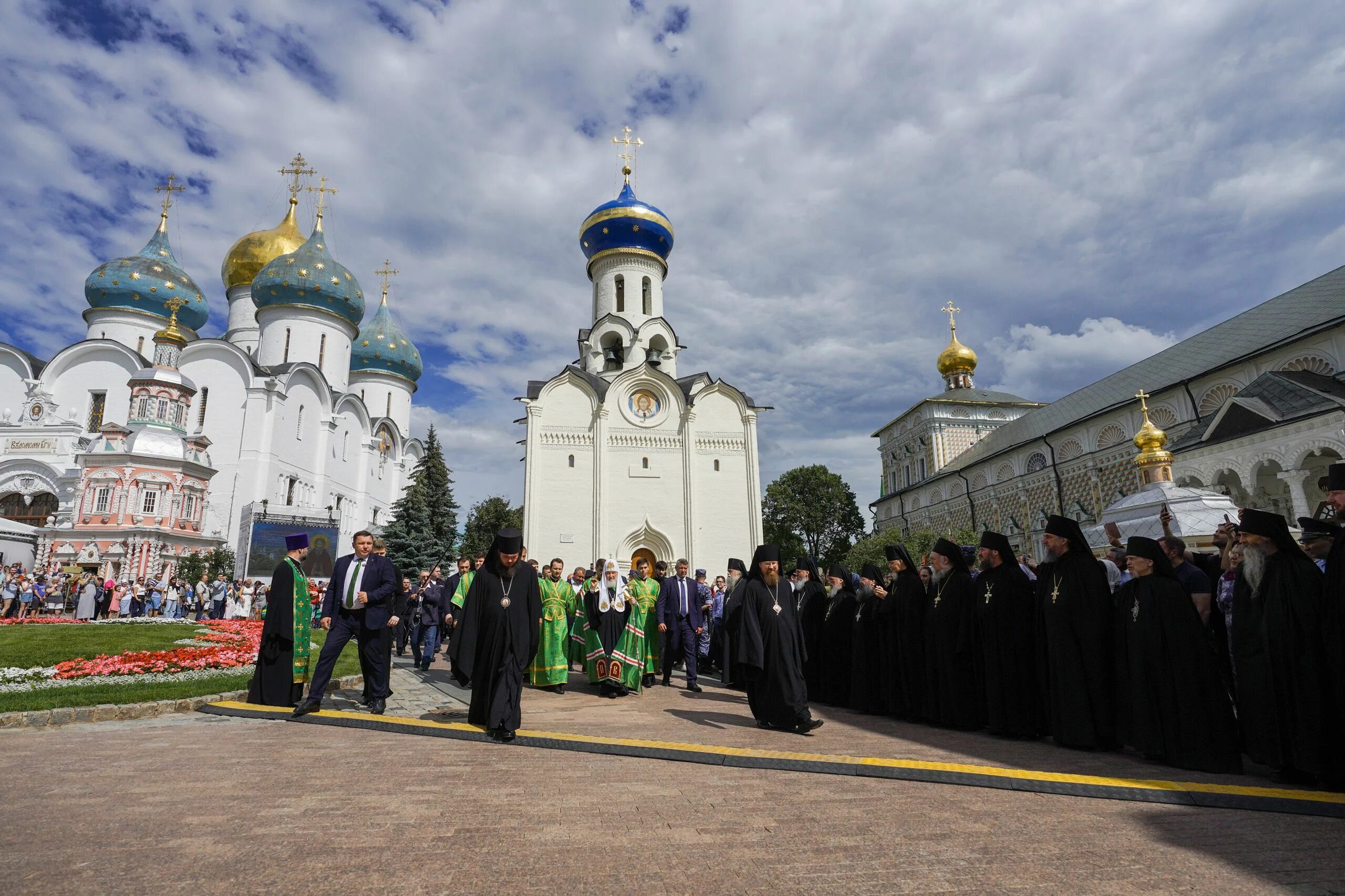 Песнопение троице сергиева лавра. Троицкий монастырь Сергия Радонежского.