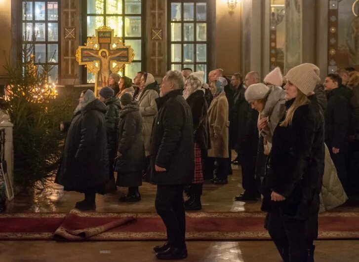 Рождественская служба в храме христа спасителя 2023. Патриарх кирилл рождество. Рождество в храме 2023. Литургия в оренбурге на рождество в. Рождество церковь.
