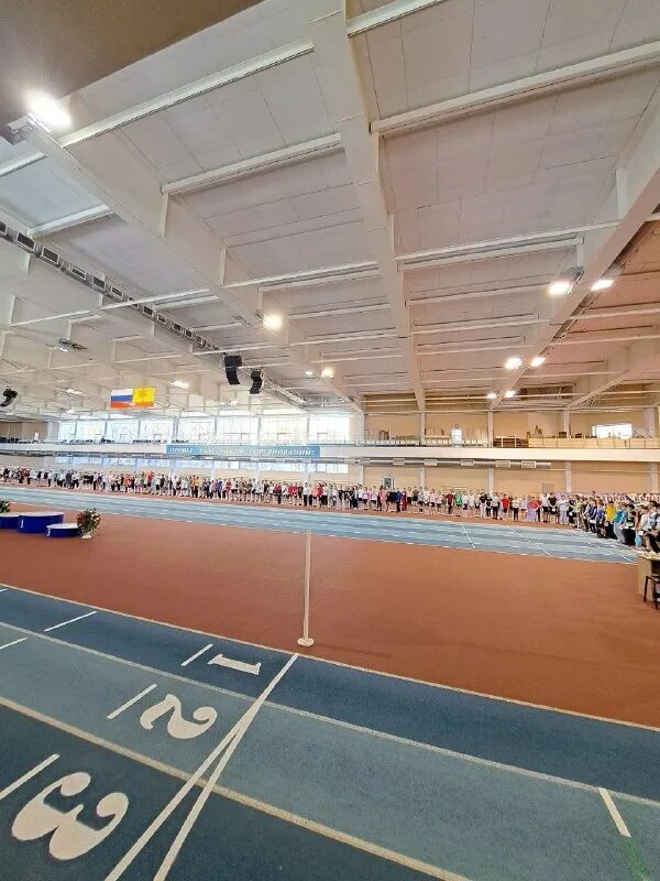 Легкая атлетика манеж новочебоксарск. Манеж новочебоксарск. Манеж новочебоксарск. Легкоатлетический манеж чебоксары. Новочебоксарский легкоатлетический манеж.