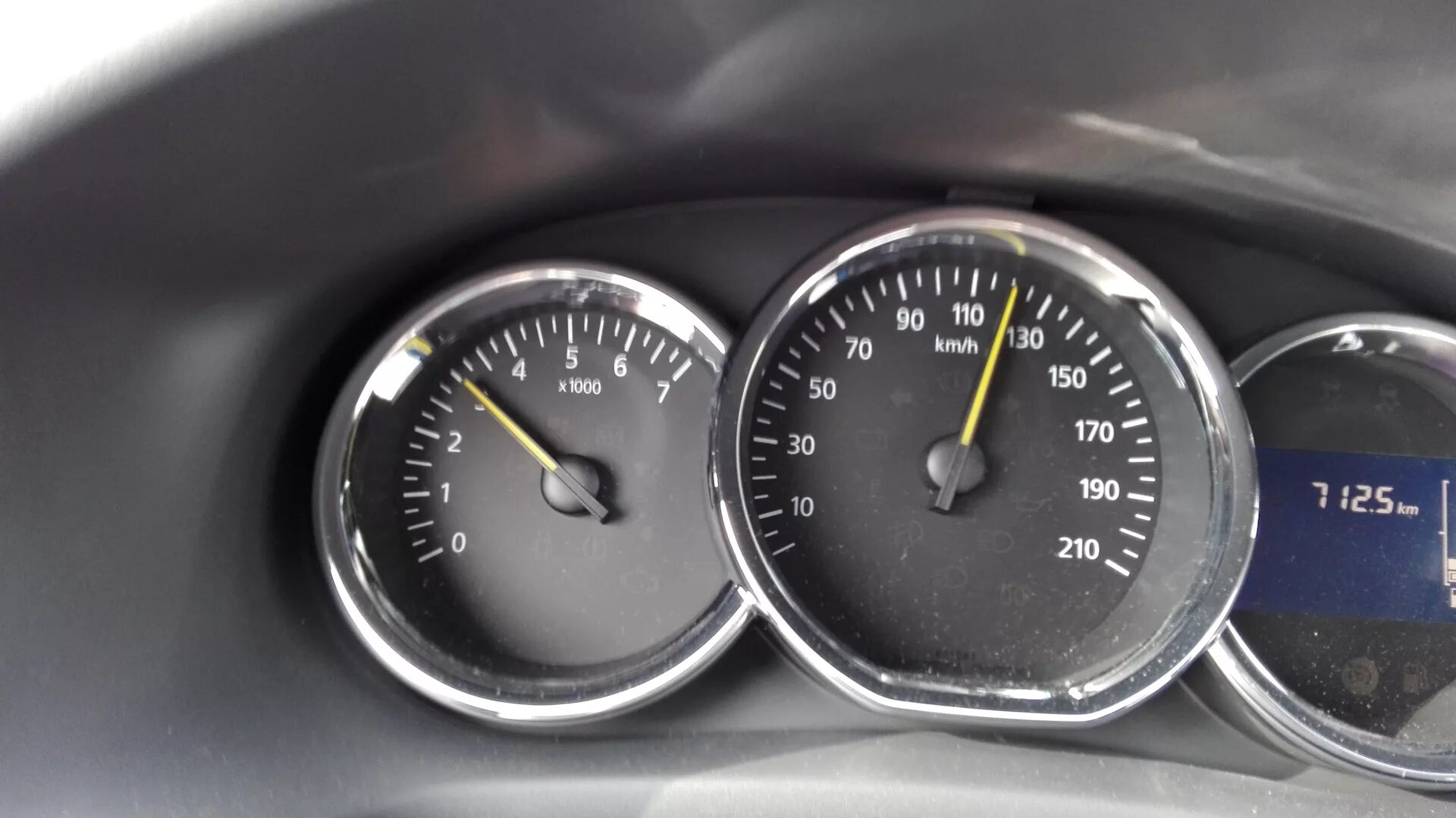 Ниссан эксперт 220 км спидометр. 150 км 1000. Спидометр на шевроле нива 2001 года. Фото платной объездной города воронежа. Нива шевроле спидометр 150.
