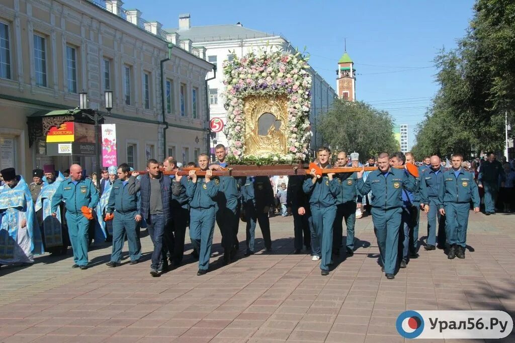 Крестный ход оренбург 2024. Табынская икона божией матери оренбург. Крестный ход в оренбурге. Табынская икона божией матери оренбург. Икона табынской божьей матери оренбург.