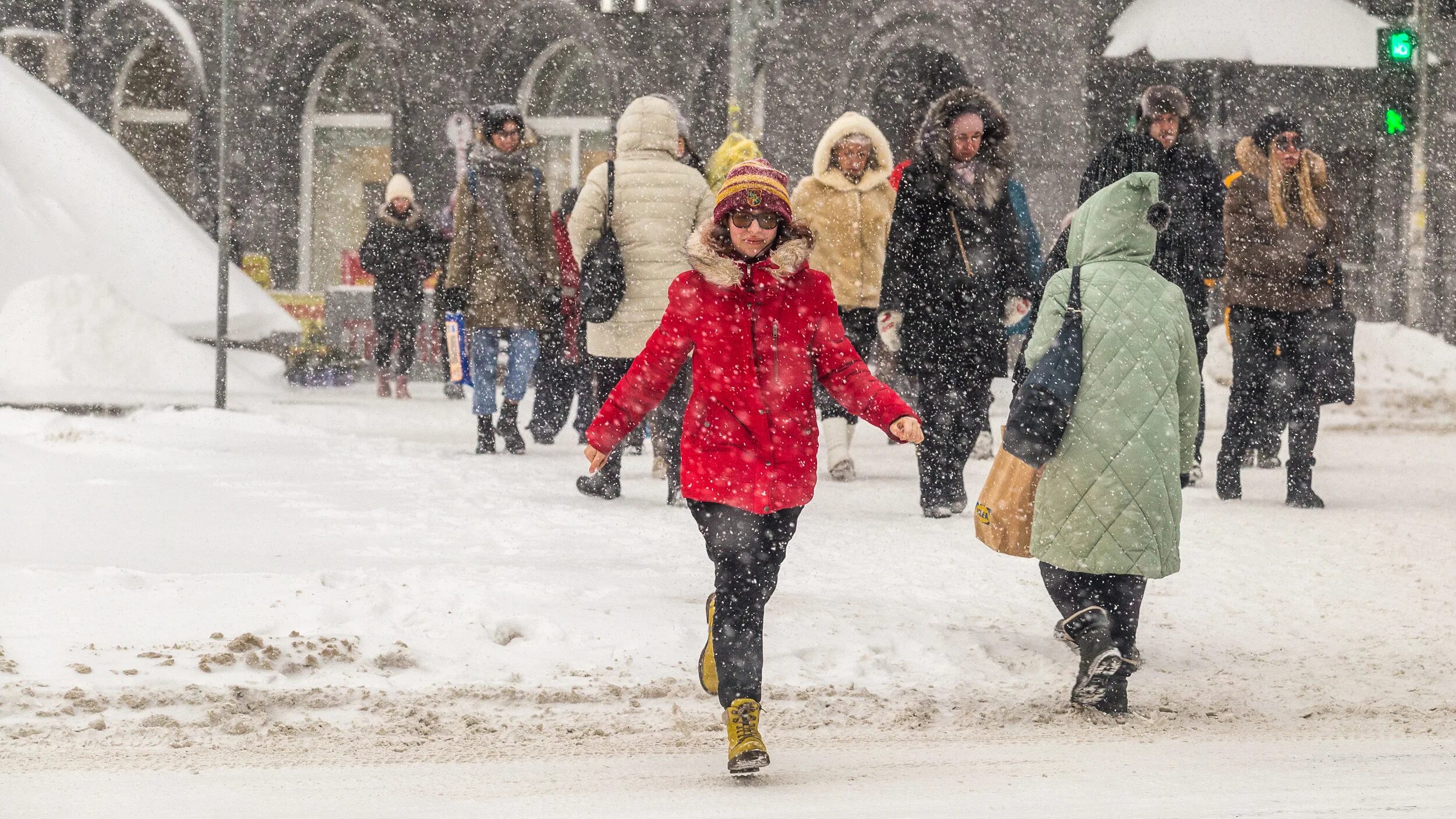 Новосибирск февраль. Зимний пейзаж новосибирска. Новосибирск весной. Заснеженные города сибири. Морозный март.