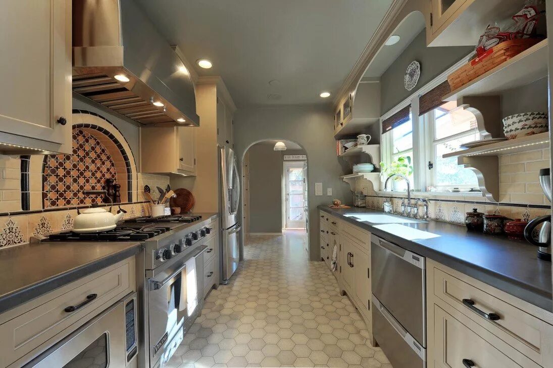 Этническая кухня. Кухня в марокканском стиле. Кухня в марокканском стиле в квартире. Кухня в турецком стиле. Интерьер узкой кухни.