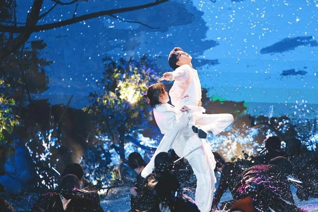 Чимин и чонгук танец. Чимин мма 2020. Чимин в красном костюме filter. Чимин mma 2020. Бтс чимин и чонгук блэк свон.