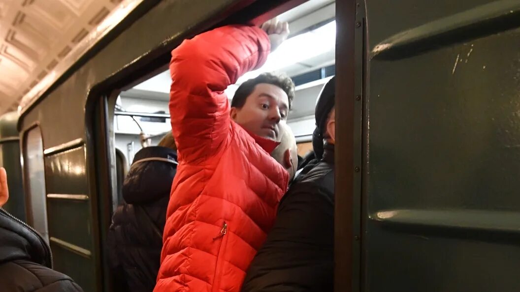 Замоскворецкая линия метро поезда. Поезда московского метрополитена. Стоят поезда на зеленой ветке. Третьяковская замоскворецкая линия. Метро зелёная ветка сейчас.