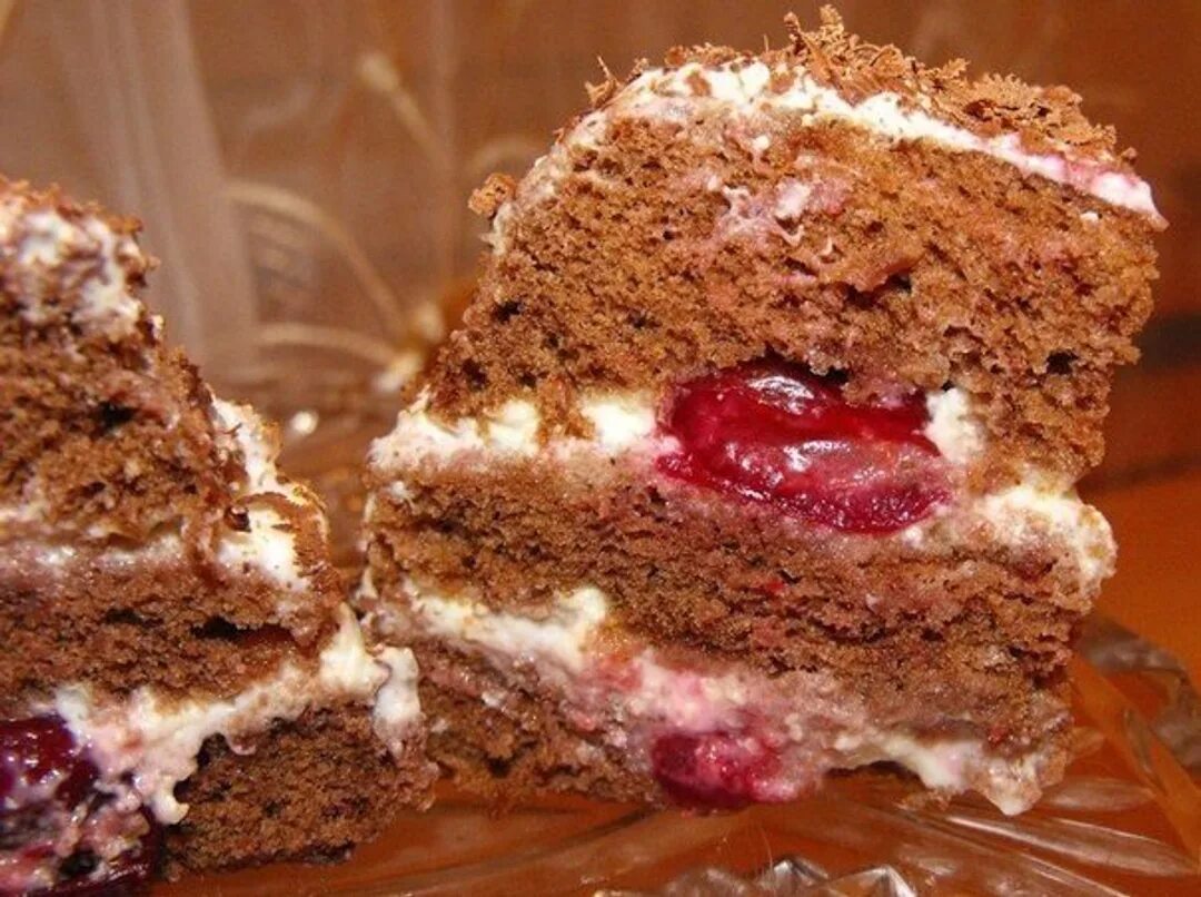 Шоколадные маффины с ягодами. Манно творожная запеканка. Трайфл клубничный тирамису. Торт бисквитный домашний. Тирамису со свежими ягодами.