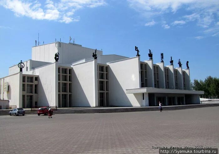 Театр оперы и балета Ижевск. Гос театр оперы и балета Удмуртской Республики. Театр на центральной площади Ижевск. Государственный русский драматический театр Удмуртии Ижевск. Ижевск театры февраль