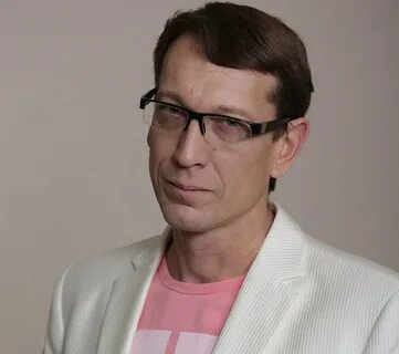 Художественный руководитель в школе