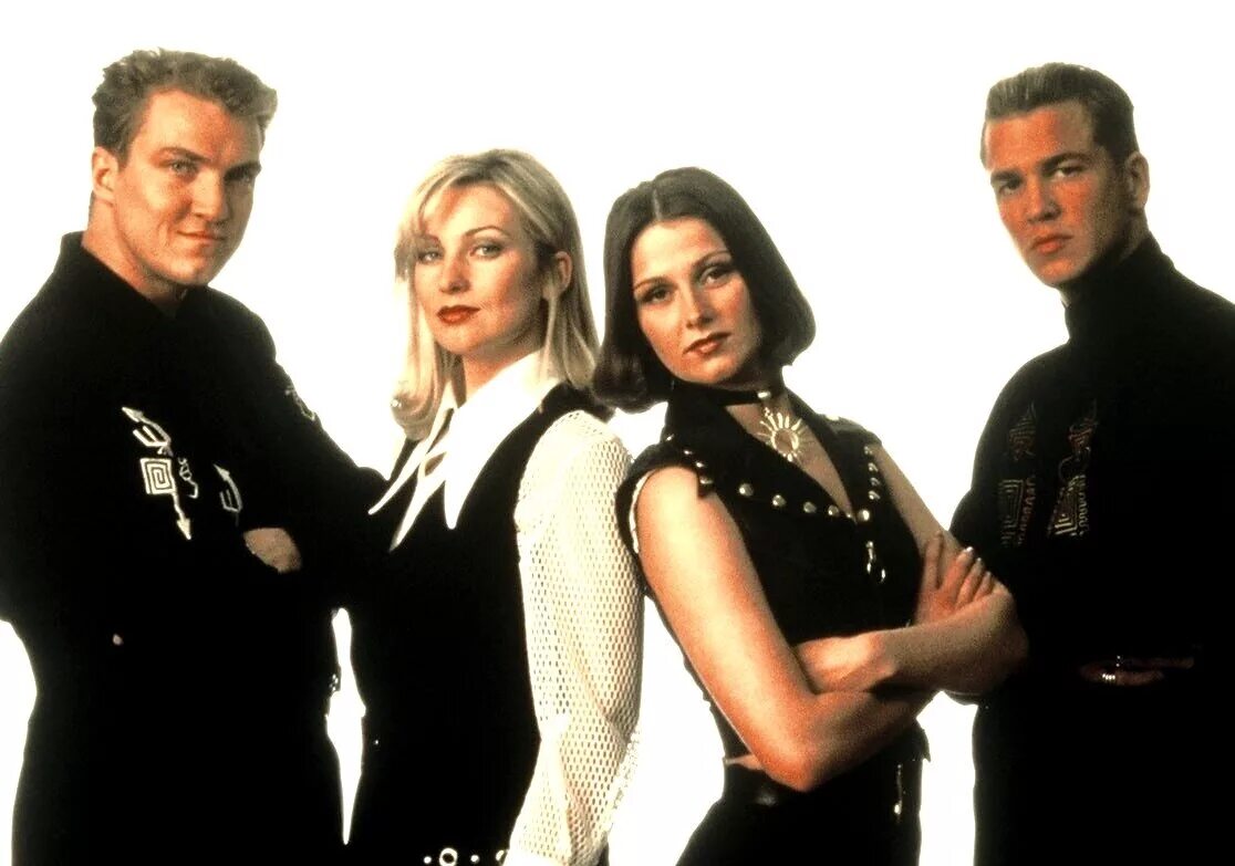 Ace of base 2002. Группа ace of base 2020. Эсовбейс клипы. Солистки группы эйс оф бейс. Солистки группы ace of base сейчас.