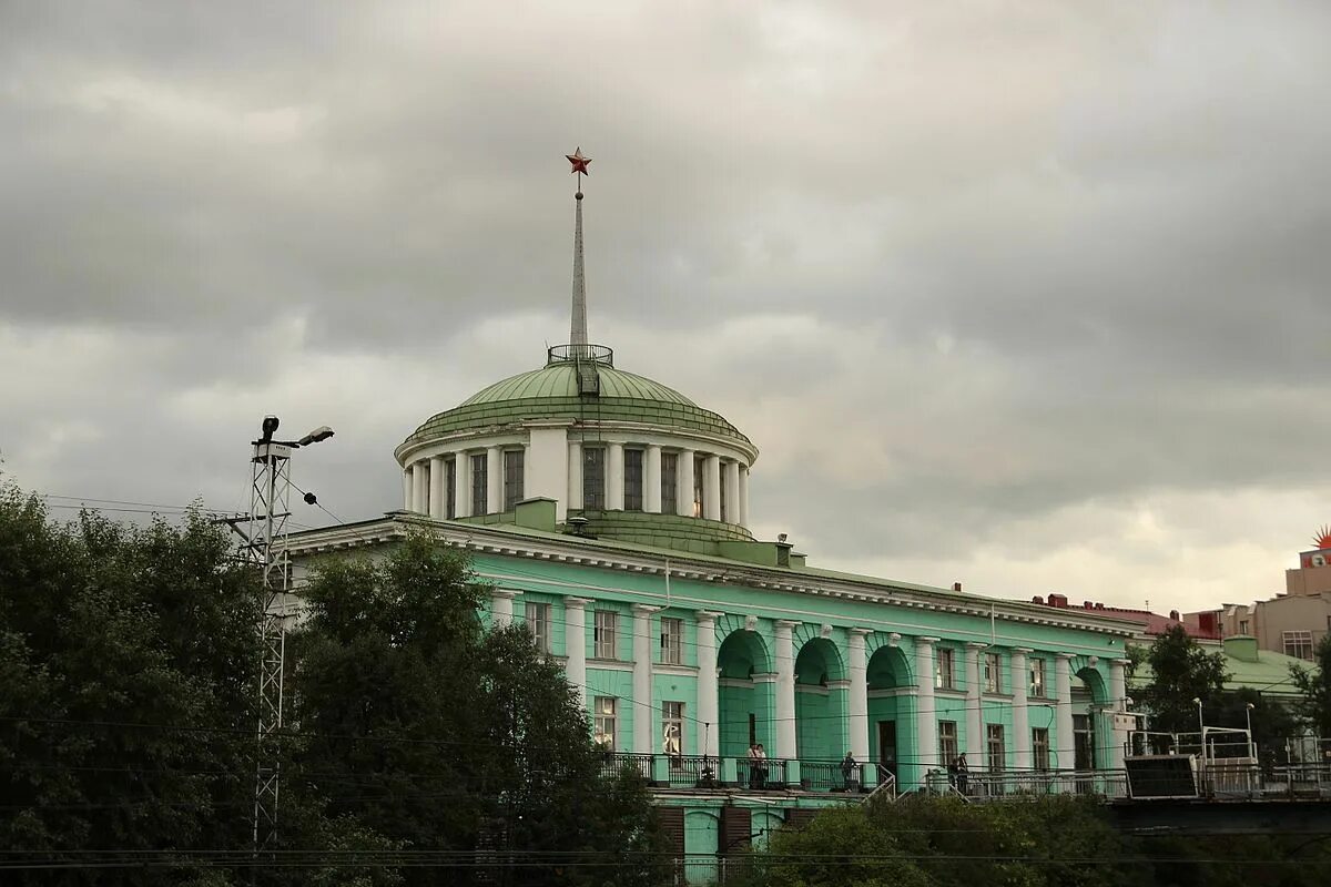 Работа вокзал мурманск. Мурманск ж.д вокзал. ЖД вокзал Мурманск. Здание вокзала Мурманск. Вокзал Мурманск 2023.