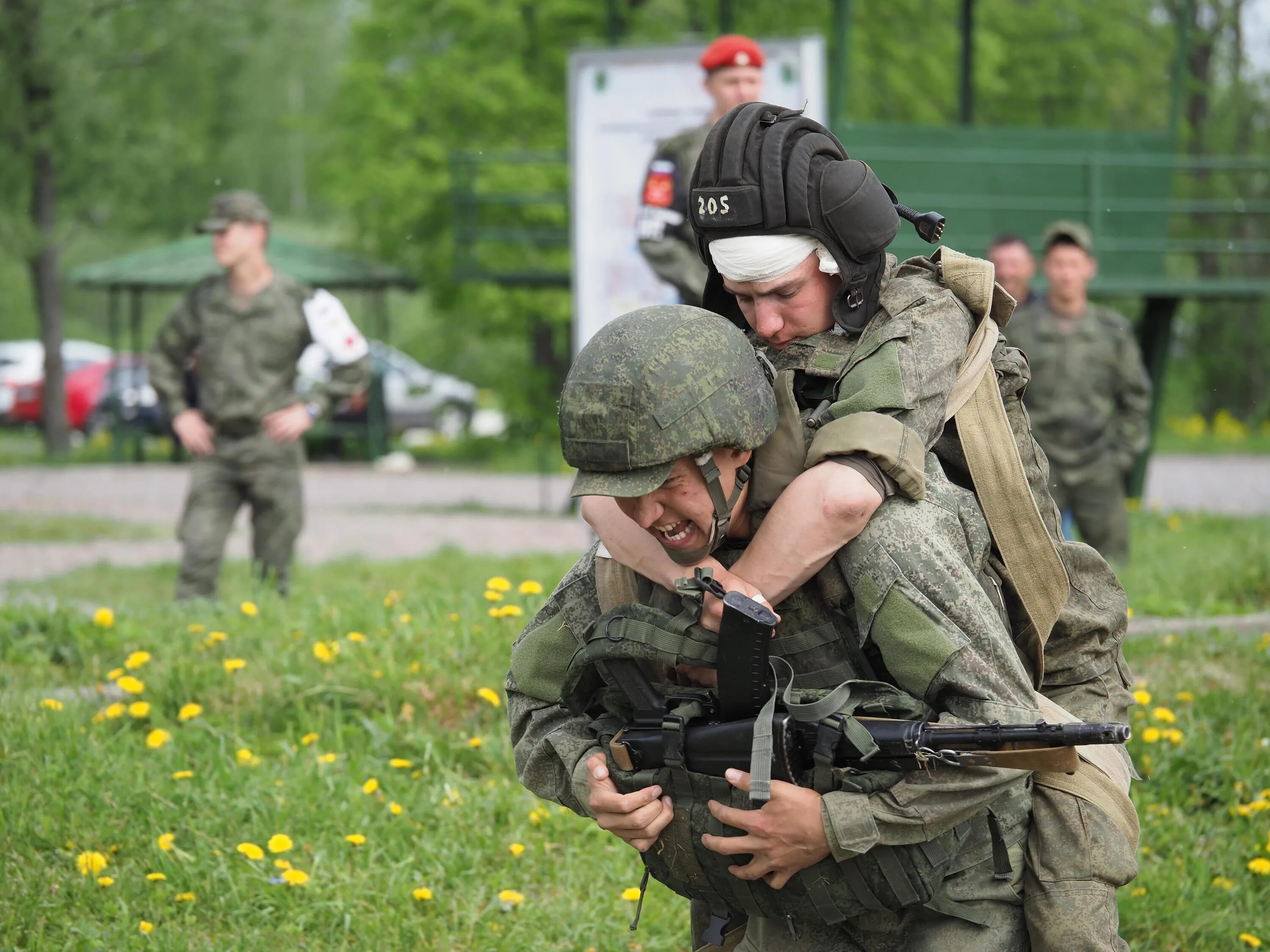 Оказание медицинской помощи военным. Военно медицинские войска.