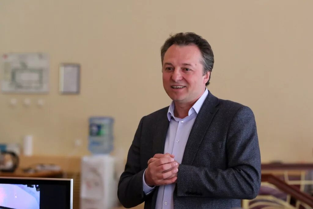 Кама гинкас и генриетта яновская. Художественный руководитель образование. Художественный руководитель театра современник виктор рыжаков. Художественный руководитель образование. Сергей афанасьев новосибирск.