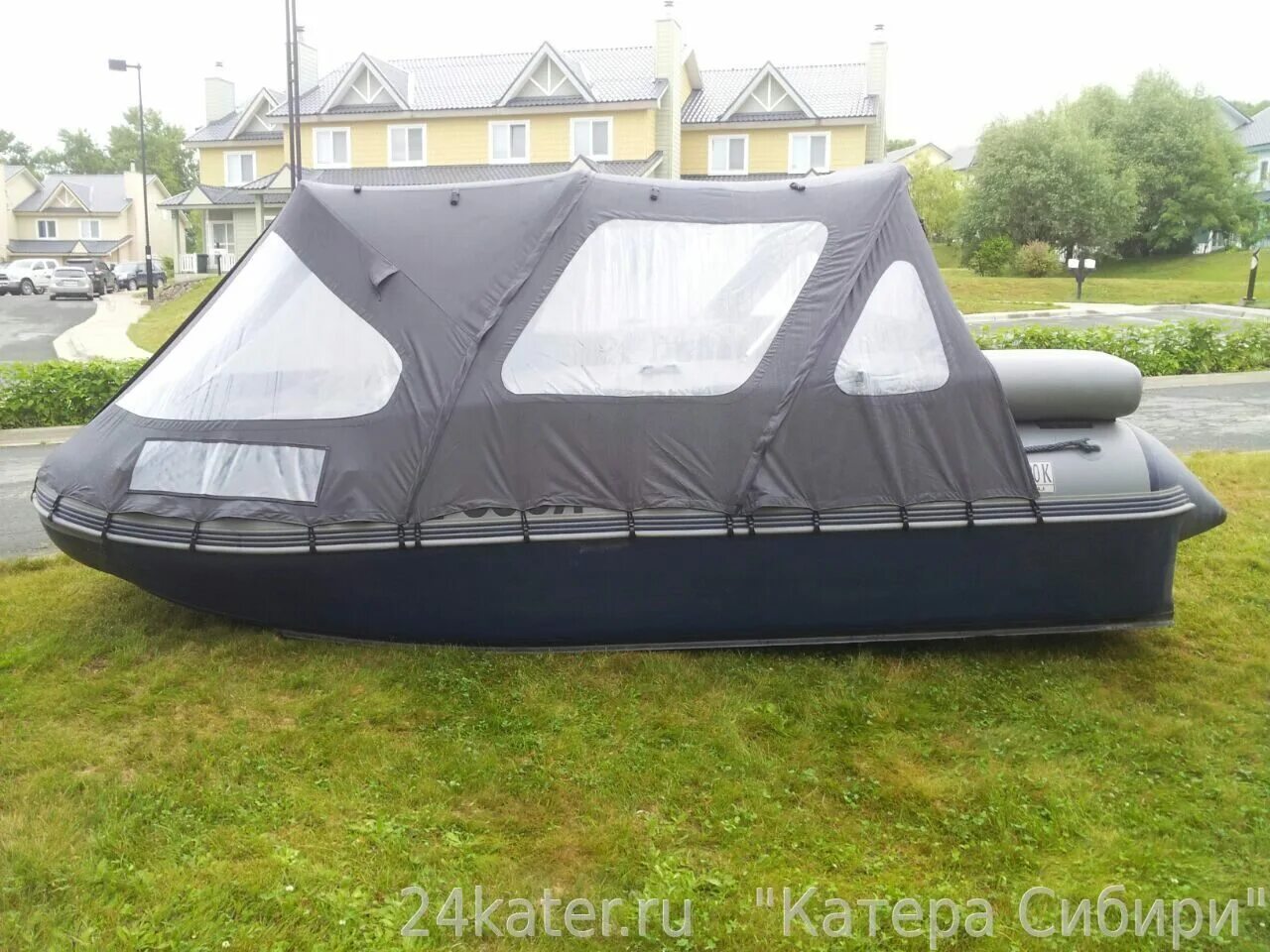 Лодка катамаран 420. Катамаран флагман 420к. носовой тент флагман 420 к. лодка флагман 420 катамаран. катамаран флагман 420к тент.