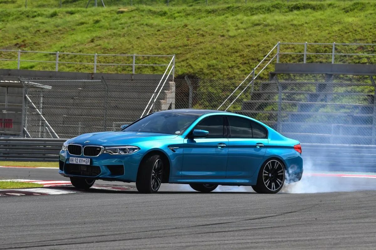 Ава м5 ф90. BMW m5 f90. BMW m5 f90 m дрифт. BMW m5 f90 Competition. BMW m5 2017.