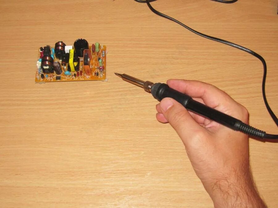 Паяние проводов для начинающих. Правильная пайка. Паять паяльником. Порядок пайки паяльником проводов. Пайка радиодеталей для начинающих.