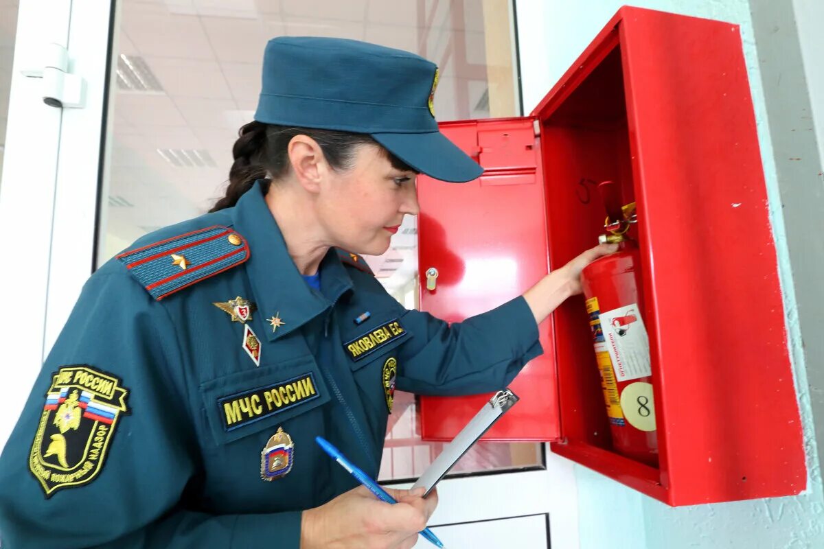 Отдел государственного пожарного надзора. Сотрудники МЧС ГПН. Пожарный инспектор. Инспектор пожарного надзора. Форма пожарного инспектора.