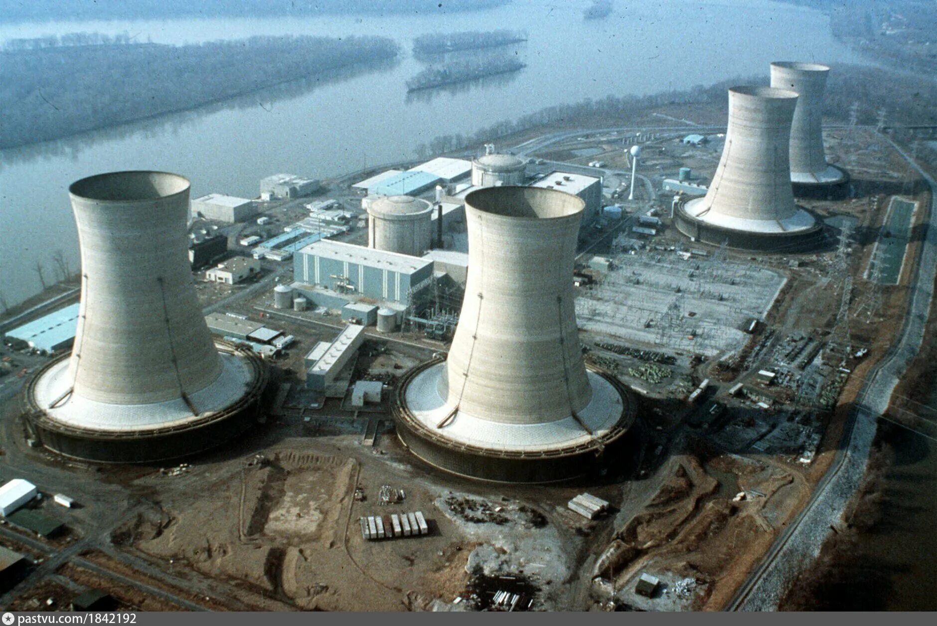 Used power plant. АЭС three Mile Island. АЭС «три-майл-Айленд», США. Три майл Айленд США. Катастрофа на атомной электростанции three Mile Island (1979 г.).